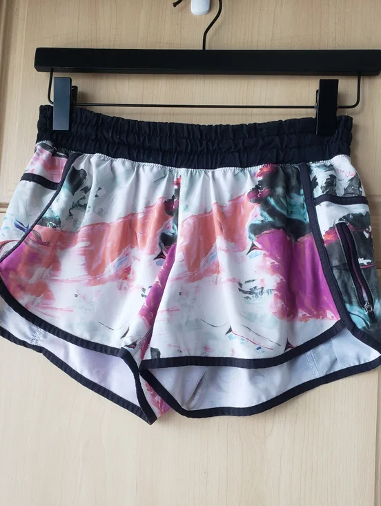 lululemon Women's Tracker Shorts - Four Way Stretch Size 8 - Picture 6 of 11